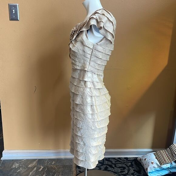 London Times Women's Corsage Shimmer Shutter Dress, Champagne, size 6 - Picture 4 of 13